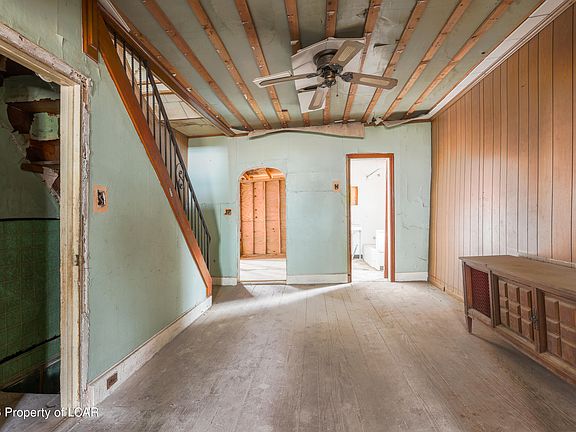 4th image of 437 W Washington St