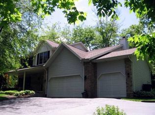 618 W Bayside Dr, Germantown, IL