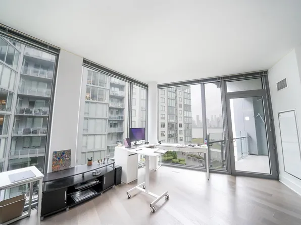 9 Avenue At Port Imperial image 9 of 13