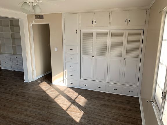 4th image of 209 W 5th St #209
