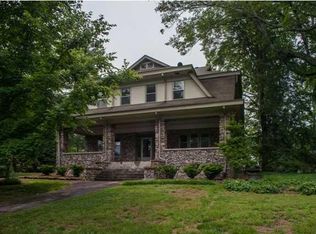 108 S Watauga Ln, Lookout Mountain, TN 37350