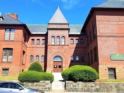 31 Elizabeth St APT 204, Worcester, MA, 01605