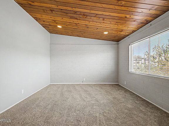 5th image of 413 W ESSEX Road