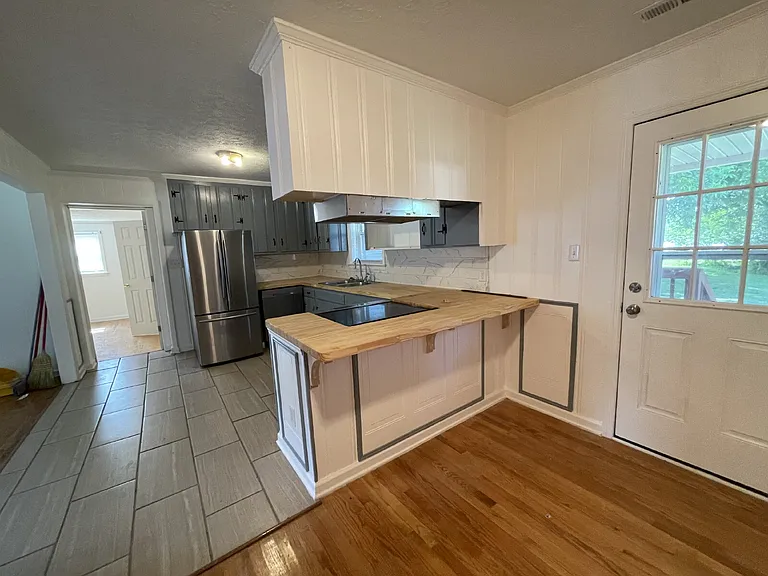 104 Brock St — Photo 44