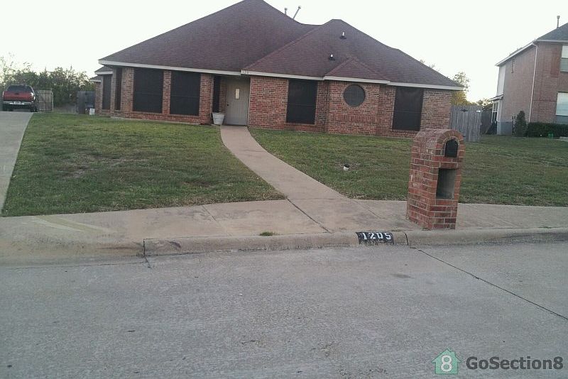 1st image of 1205 Essex Dr