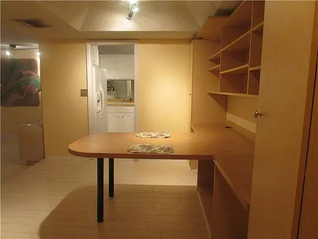 1 bed, 1.5 bath, 800 sqft, $1,580 — Photo 2