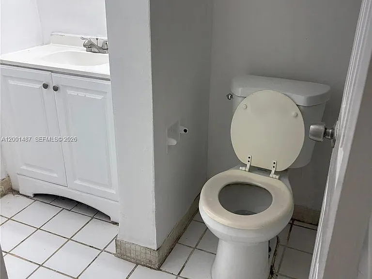 270 NE 142nd St #14A — Photo 5