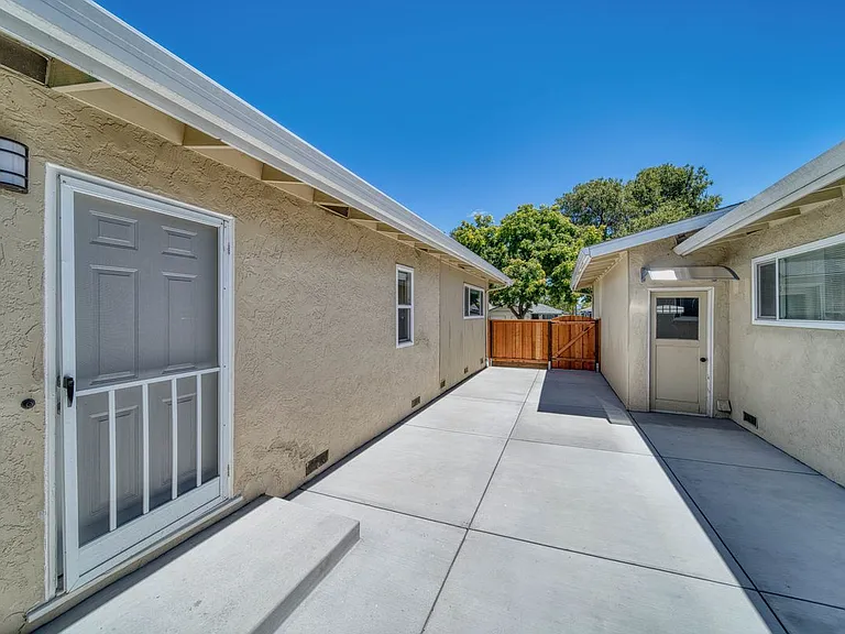 877 Miller Ave — Photo 22