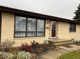 107 N Oakwood St, Willow Springs, IL 60480