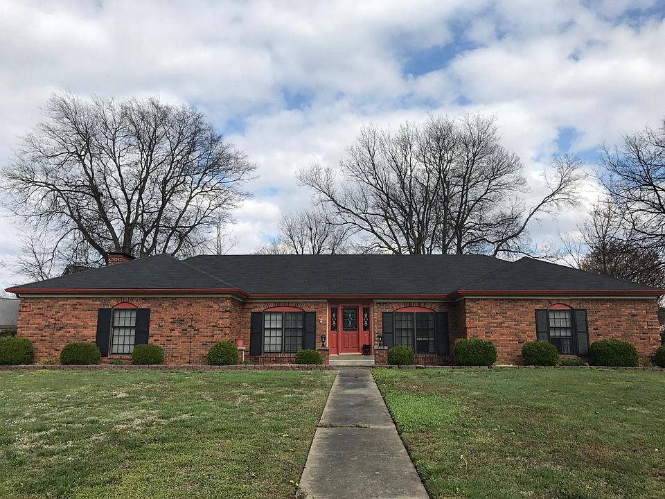 1st image of 402 Bittersweet Ln