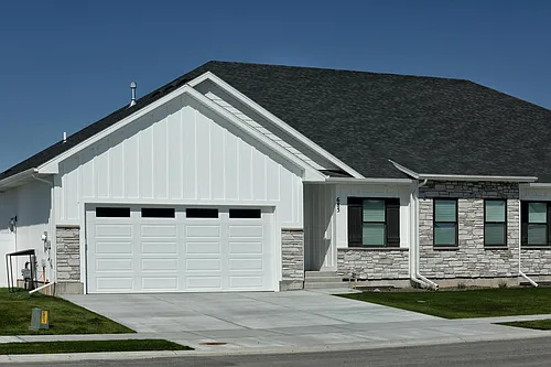 685 Silvermaple Dr Photo 1