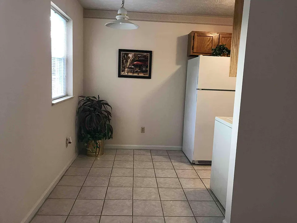Kitchen & Dining Area