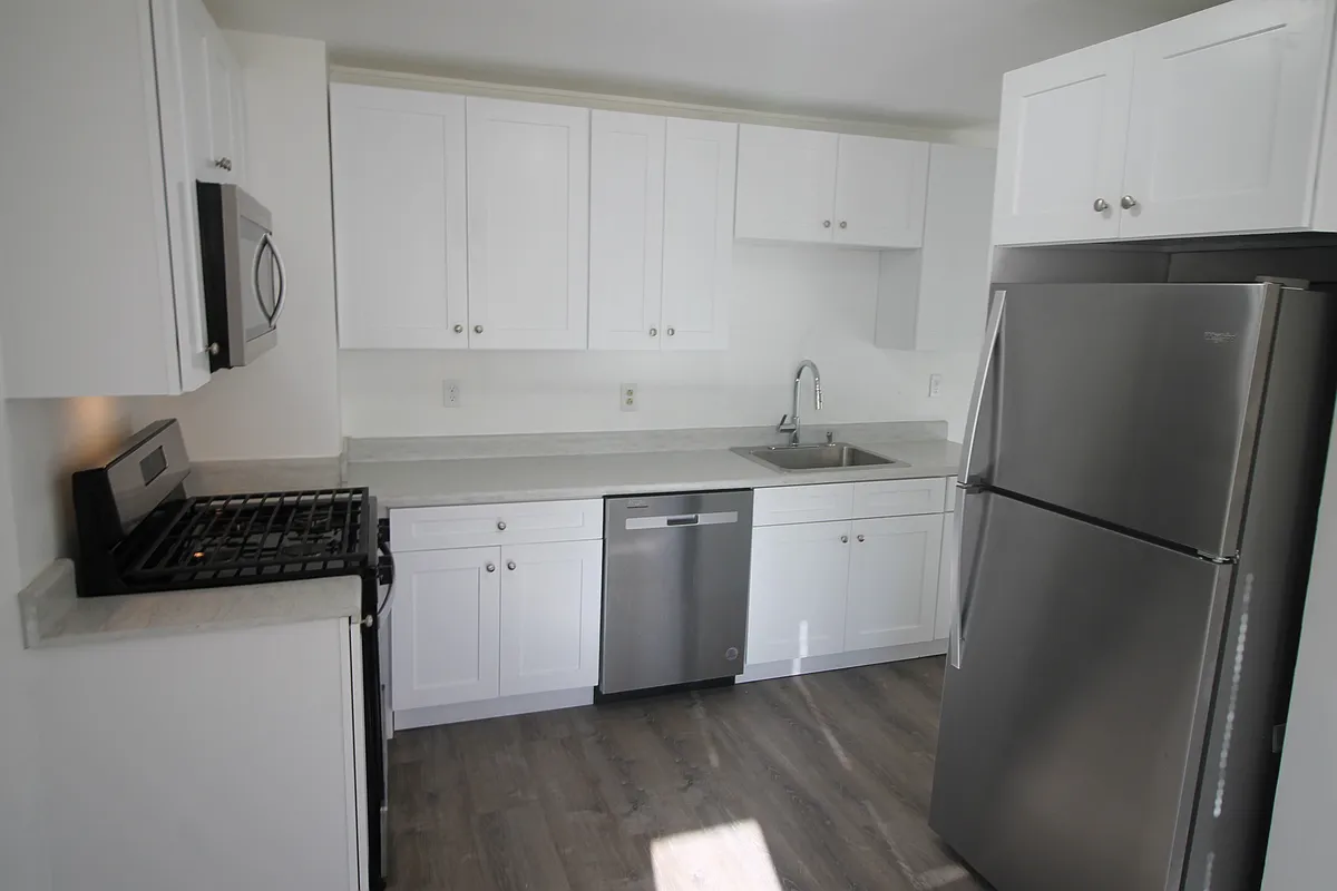 Building Photo - 90 Brook Rd #1R