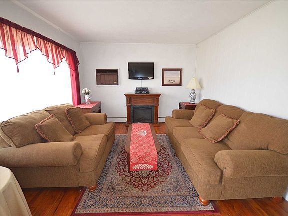 2nd image of 371 Grand Blvd