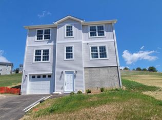 182 Redwood Dr, Pembroke, VA 24136