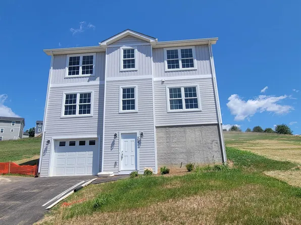182 Redwood Dr, Pembroke, VA 24136