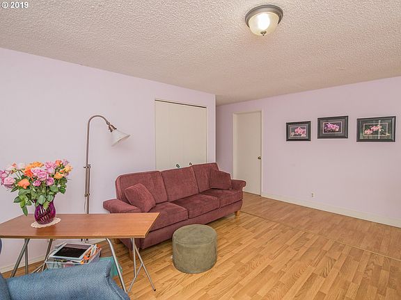 4th image of 2019 NE Barberry Dr