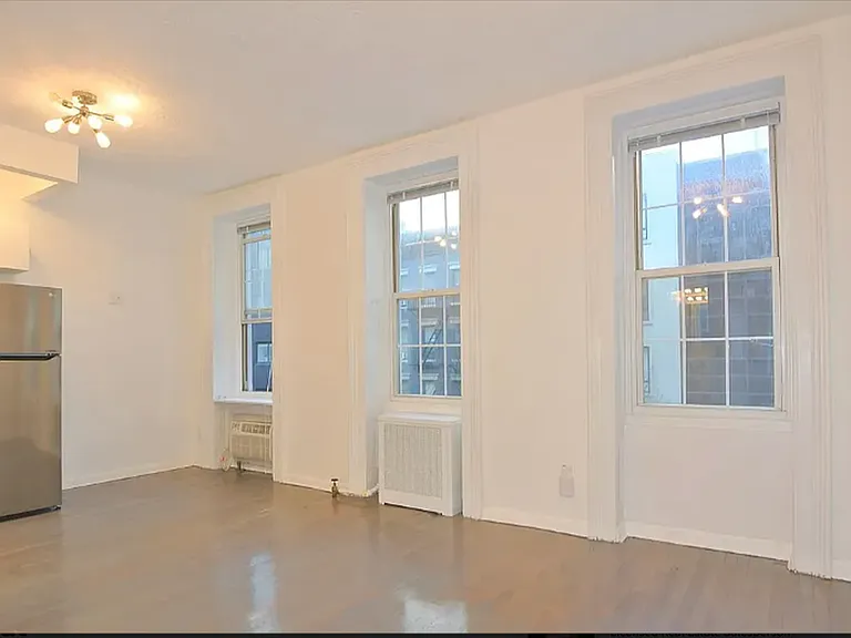 230 E 58th St #2A — Photo 4