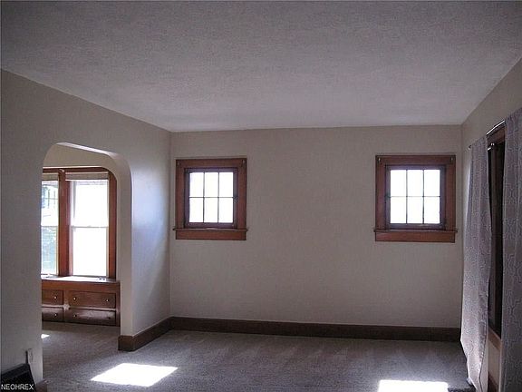 3rd image of 128 Stevenson Dr