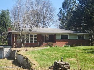 24 Flat Rock Rd, Dallas, PA 18612