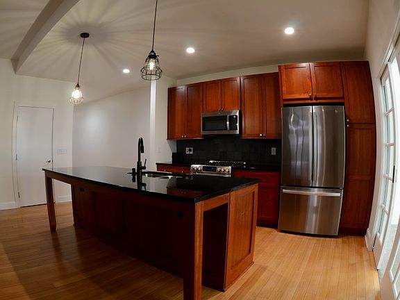 4th image of 222 N East St Unit 105