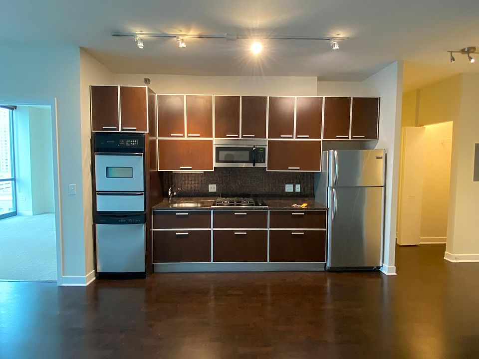 1st image of 660 W Wayman St Unit 401