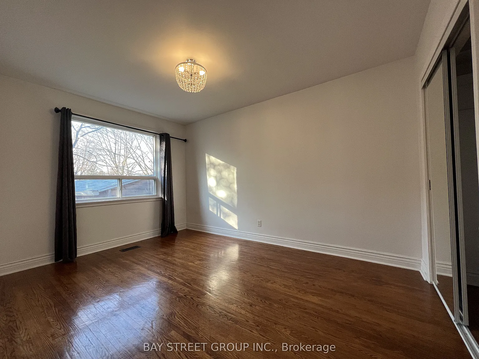 3 bed, $2,450 — Photo 4