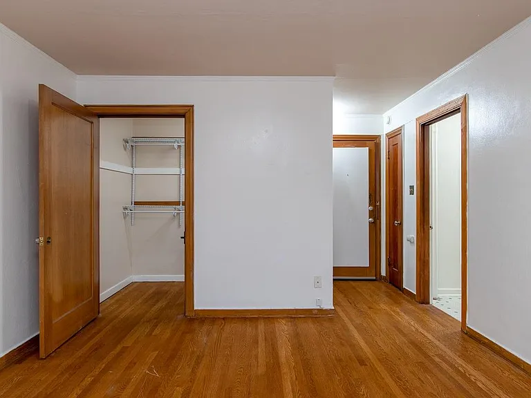 Maxwell Apartments — Photo 6