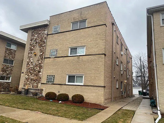 6869 N Overhill Ave APT 3B photo 1