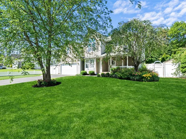 22 Tuthill Creek Drive, Patchogue, NY 11772