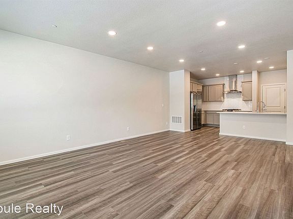 5th image of 2938 Barnstormer St #4