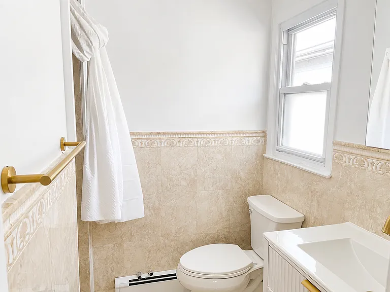 136 Bennett Ave #T — Photo 17