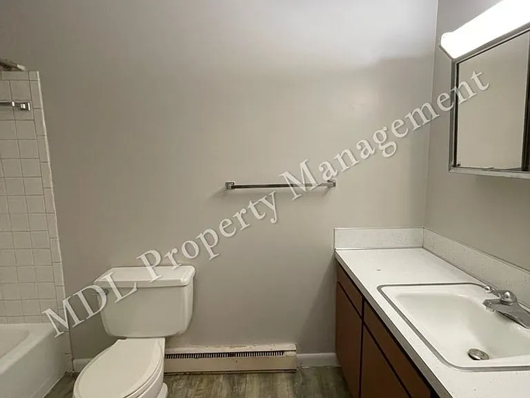 121 N Woodbridge — Photo 7