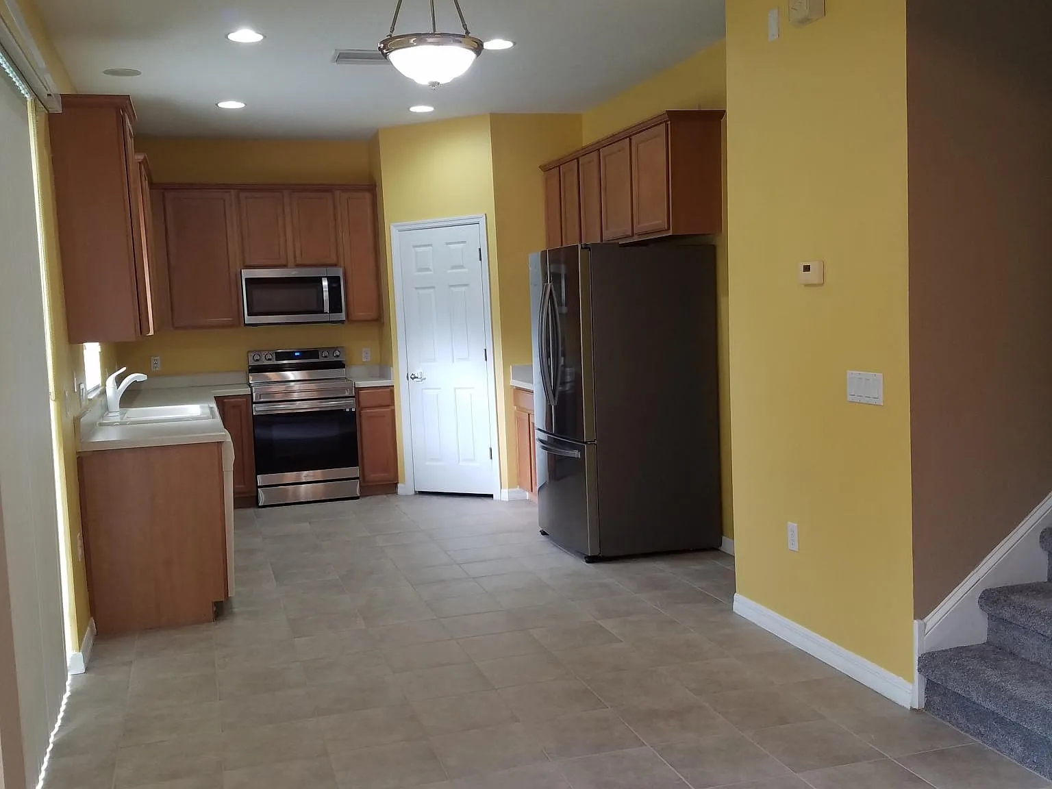 3 bed, 2.5 bath, 1809 sqft, $2,550 — Photo 2