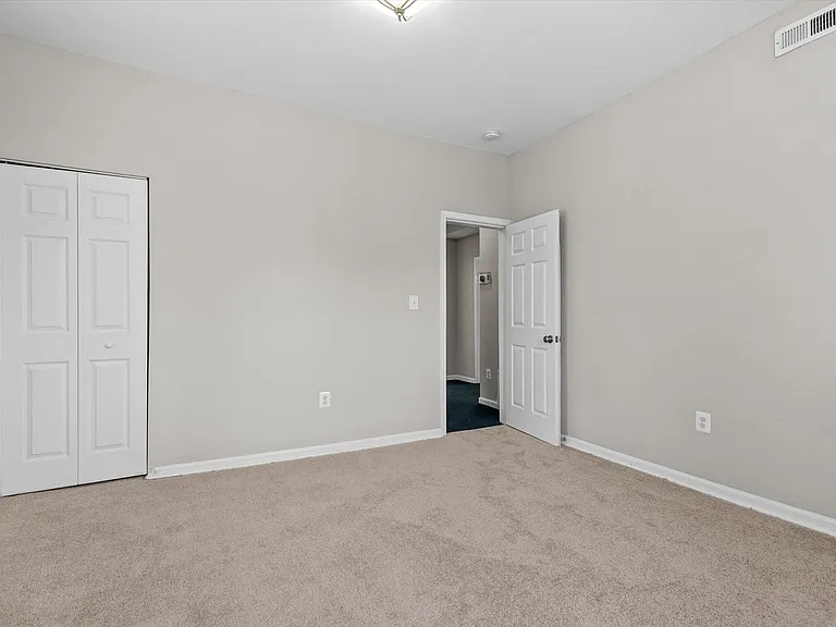 2510 Roslyn Ave — Photo 21