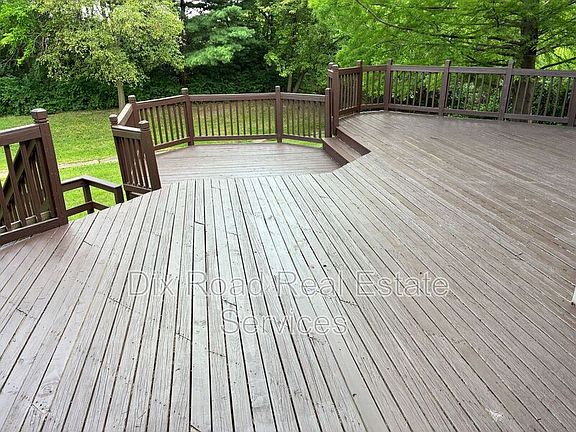 3rd image of 6874 Pioneer Ct