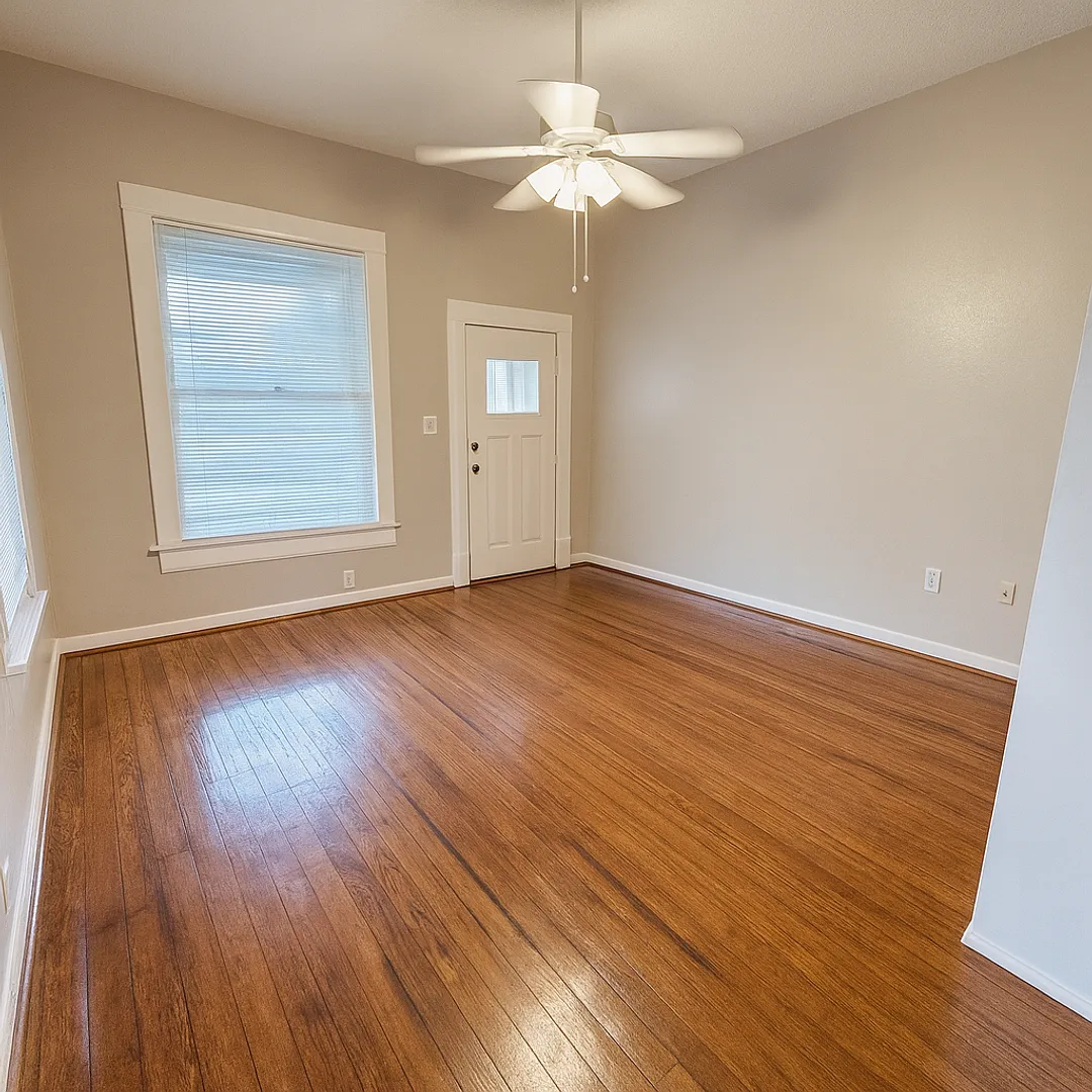 110 E 30th St Unit B — Photo 3