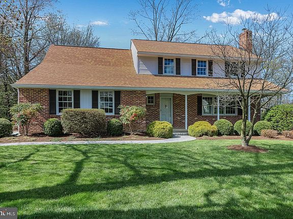 2nd image of 2611 Deepwood Dr