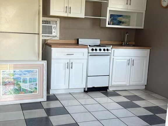 3rd image of 4711 Us Highway 41 N Unit 7