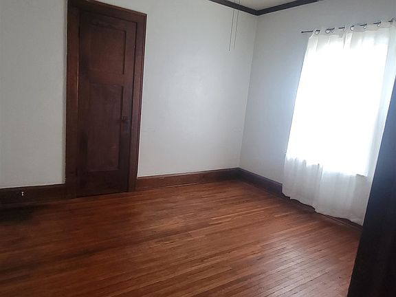 3rd image of 1215 Crosby St