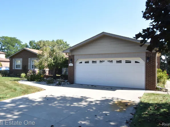 22494 Vacri Ln, Farmington Hills, MI 48335
