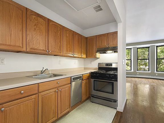 4th image of 154 W 120th St #2