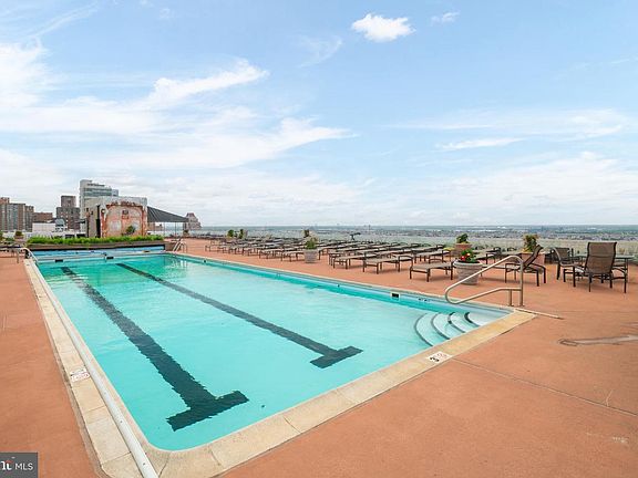 4th image of 224 W Rittenhouse Sq #2502