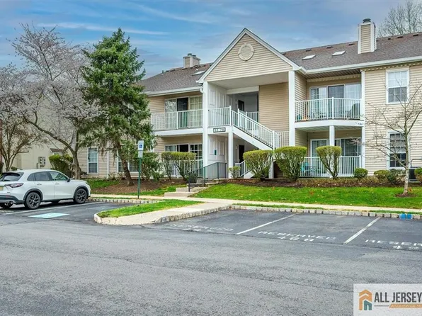 69 Amberly Ct #165, Franklin Park, NJ 08823