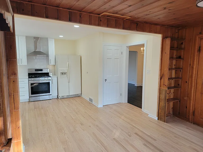 2930 N New England Ave — Photo 7