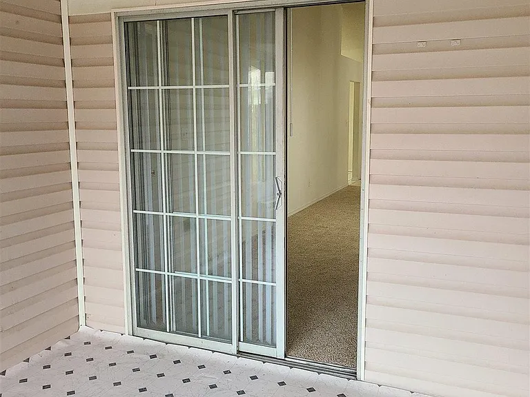 112 Mirabelle Cir — Photo 22