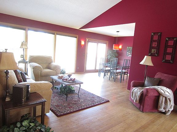 Open Floorplan! Bamboo Floors!