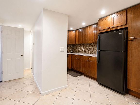 4th image of 397 N Broadway #1M