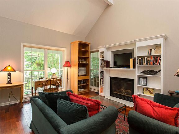 2nd image of 3 Elizabeth Ln