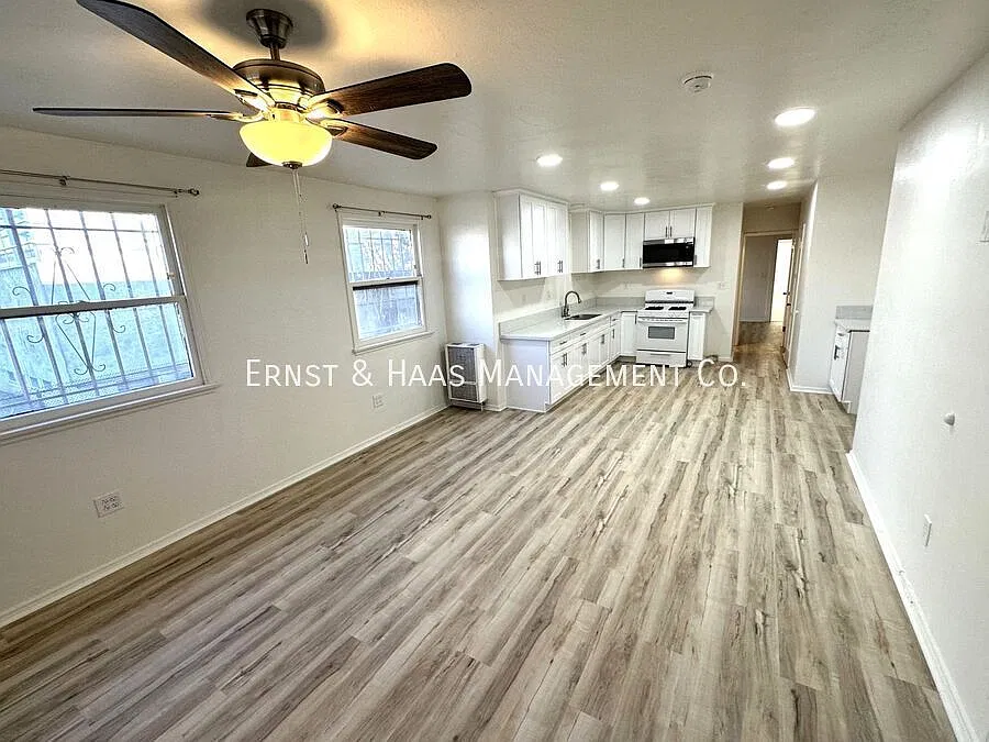 Renovated Apartment with a 1-Car Garage Included! — Photo 2